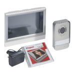 KIT PORTIER VISIOPHONE AVEC INTERPHONE ET ECRAN TACTILE 10 POUCES 369330 LEGRAND
