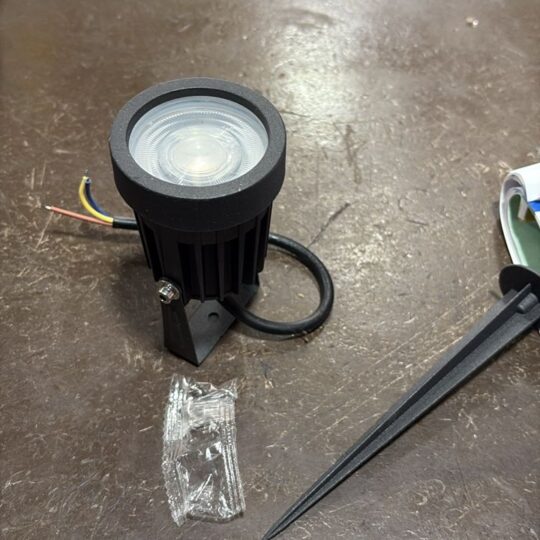 LAMPE DE JARDIN A PIQUET IP65 9W LED